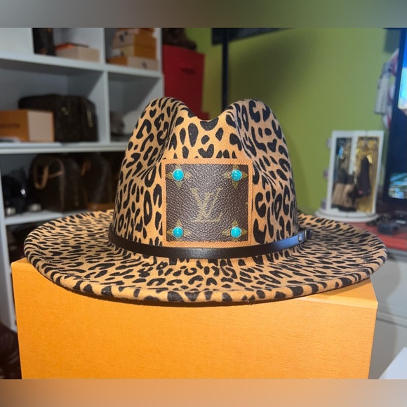 🍁 Monogram patch Cheetah 🐆 print Fedora Hat - Picture 3 of 11